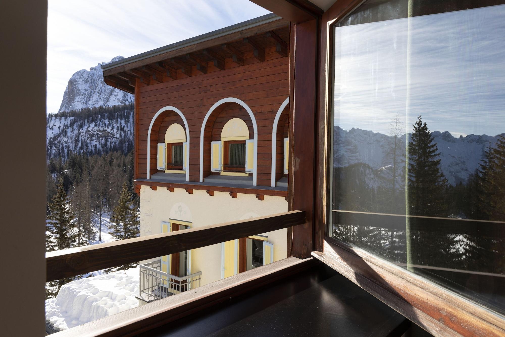 B&B Hotel Passo Tre Croci Cortina Cortina dʼAmpezzo Esterno foto